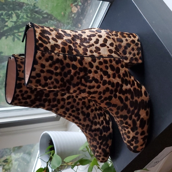J. Crew Sadie Ankle Boots in Leopard Calf Hair. Size 8. - Picture 2 of 7